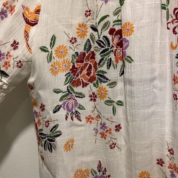 En creme top Blouse Boho White Floral Long Sleep Size S V-neck Spring - Picture 7 of 7